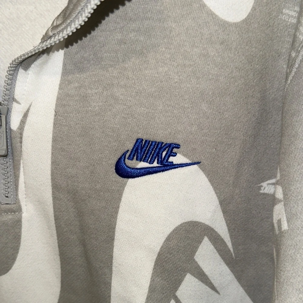 Nike Women's casual set - Picture 3 of 7